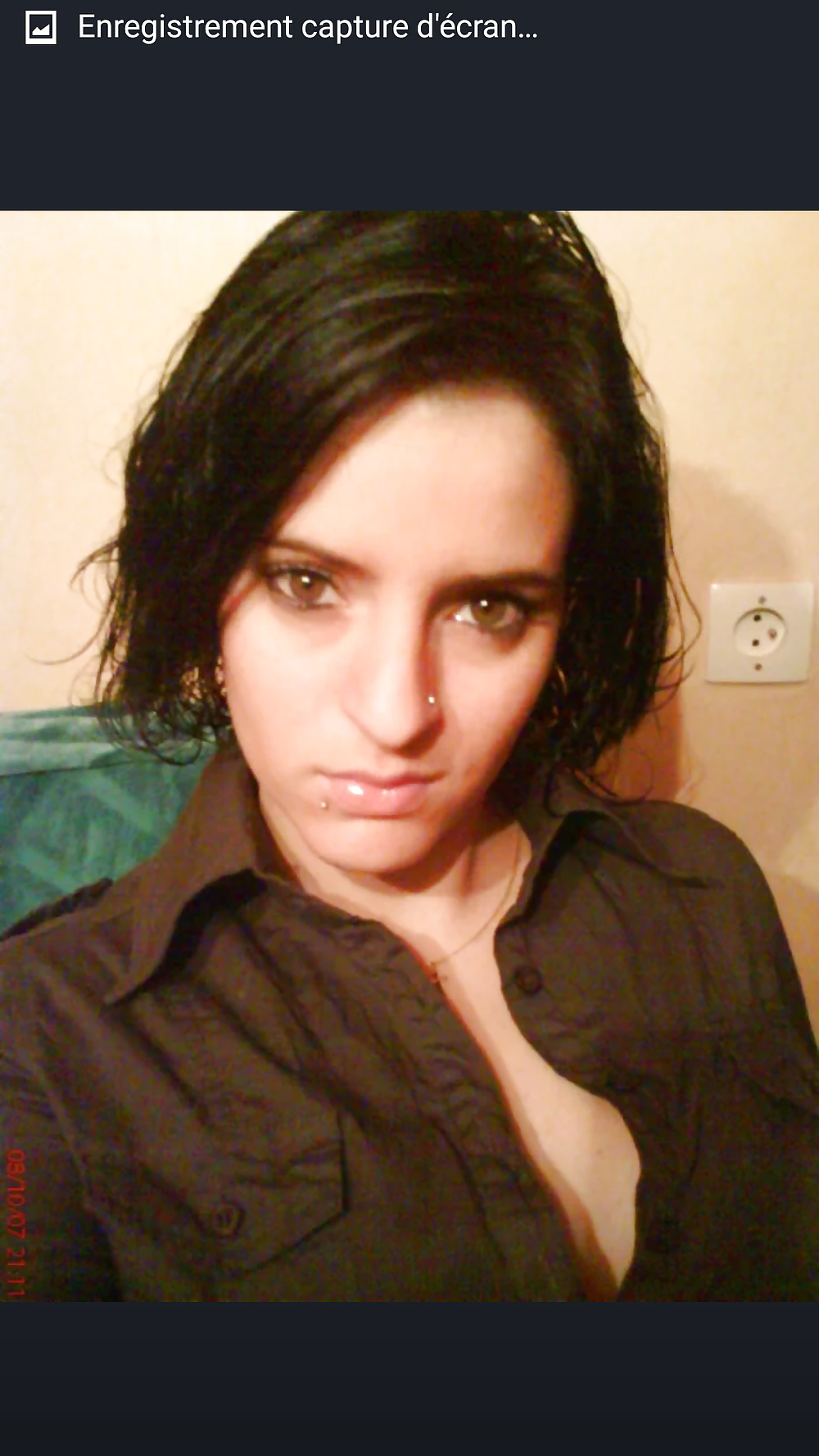 Venez voir une jolie salope de 25 ans qui veut se faire baiser par un beau coquin bien viril